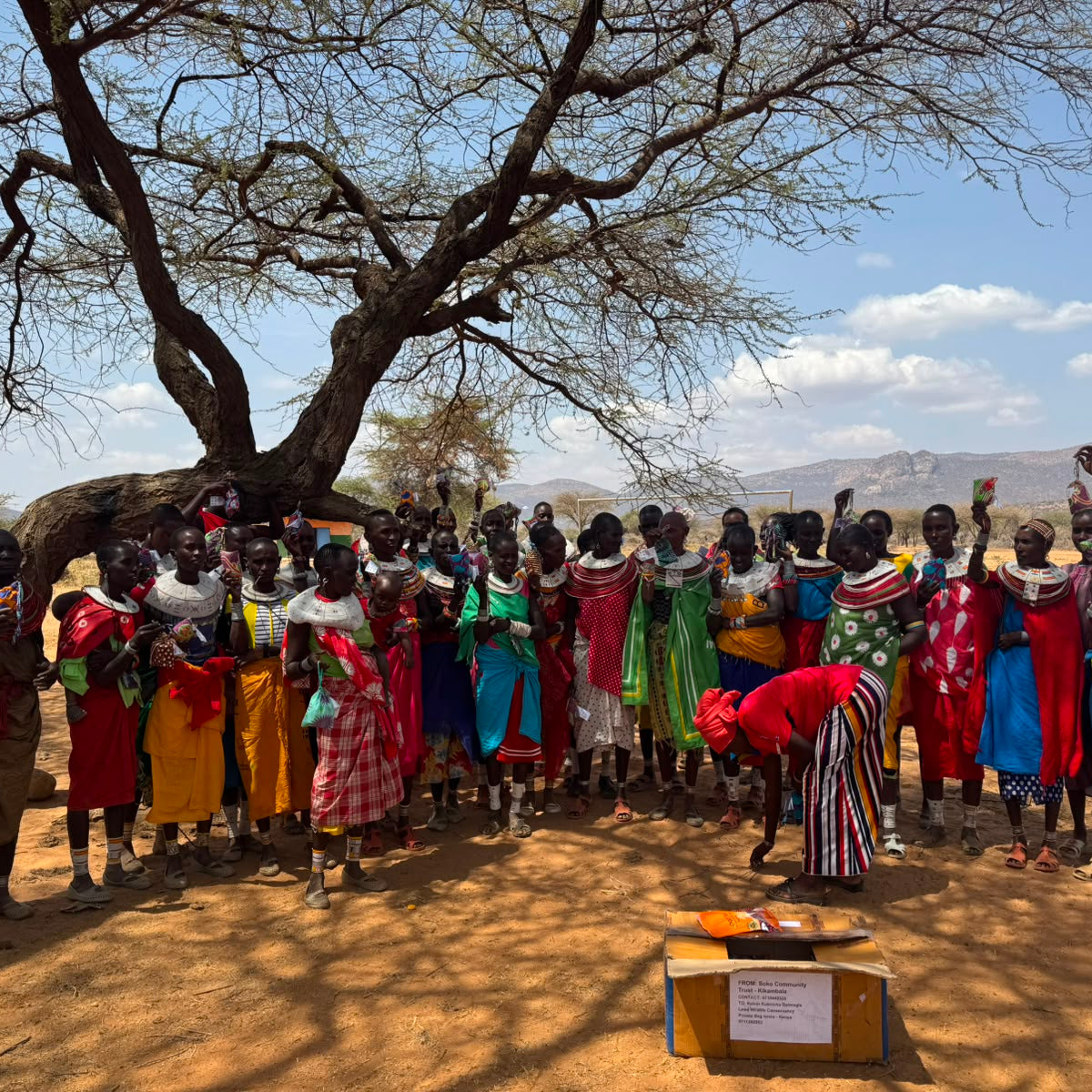 Send et sæt til en pige i Kenya