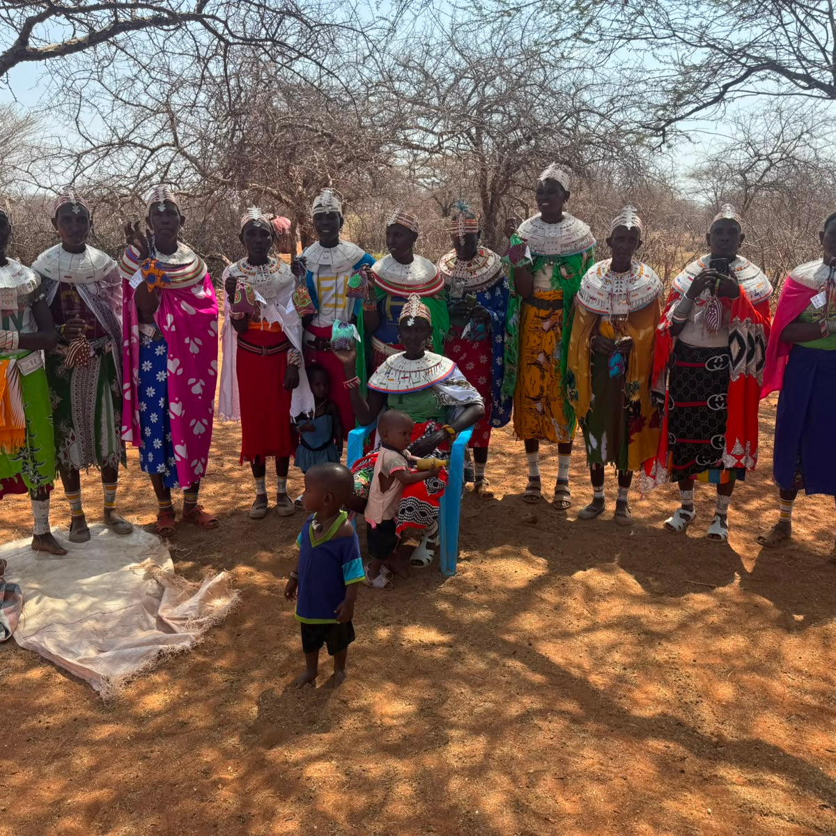 Send et sæt til en pige i Kenya